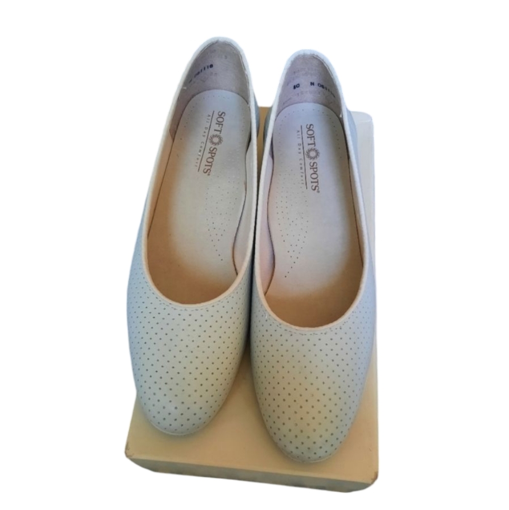 Soft Spots Genuine Leather Cream Textured Stephanie Flats